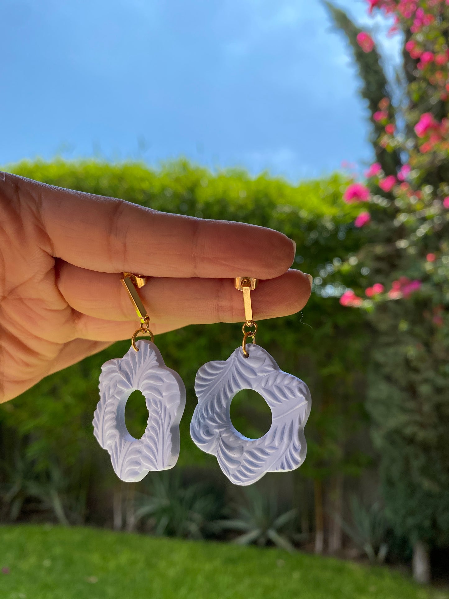 Aretes grandes con flor baby blue