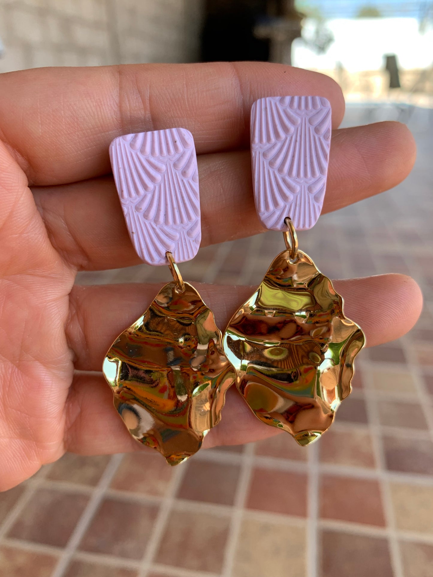 Aretes rosa ruffle dorado