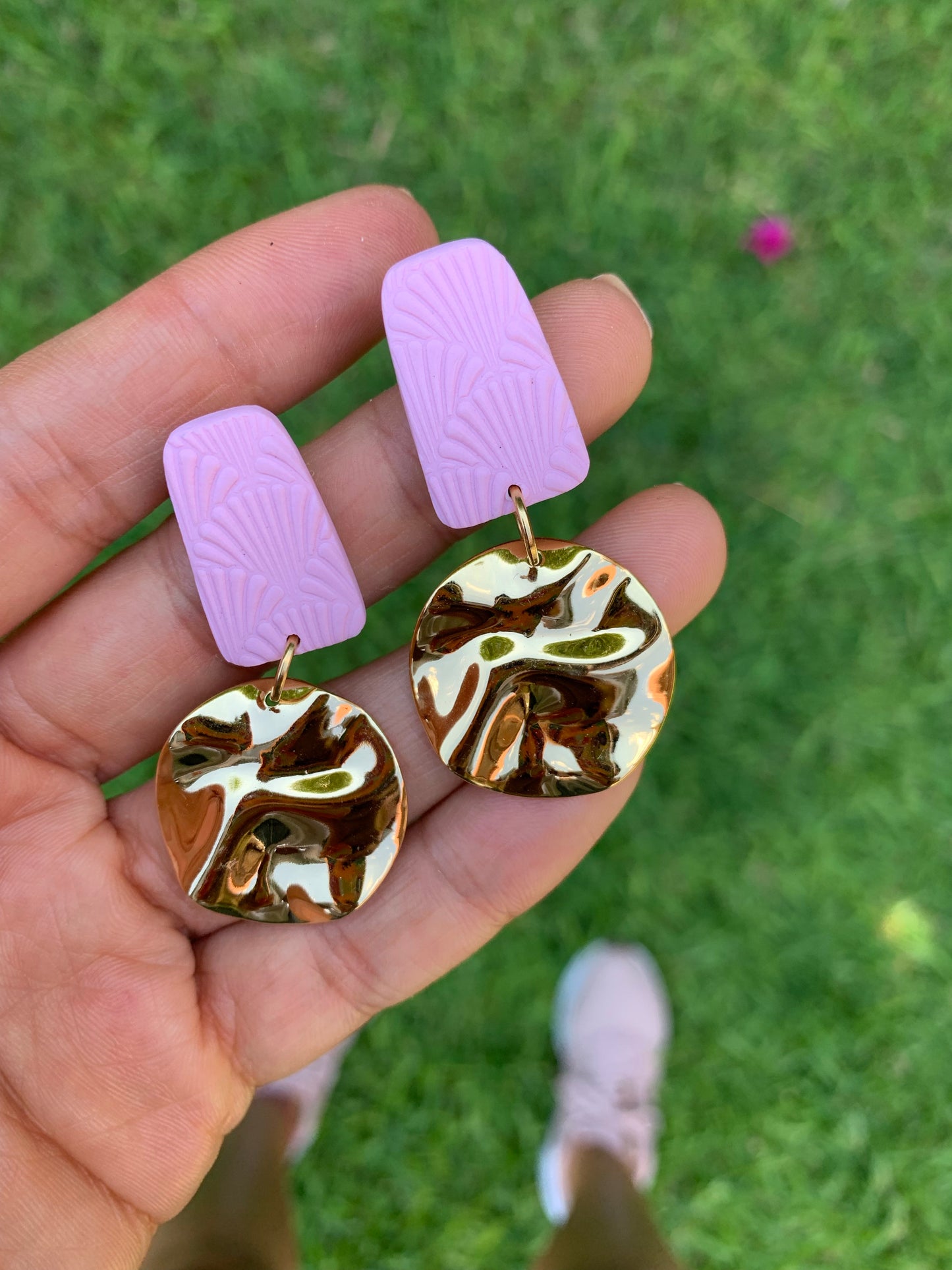 Aretes rosa ruffle redondo