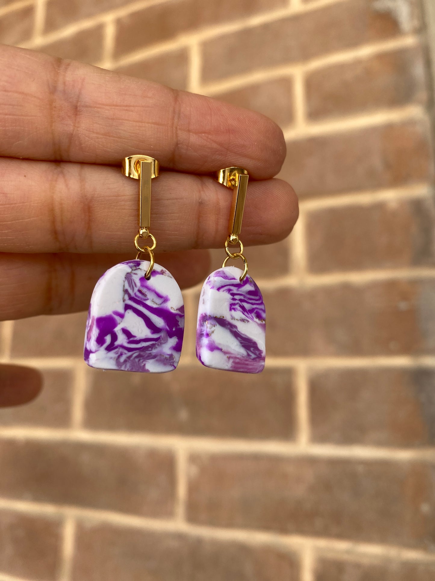 Aretes mármol morado con blanco